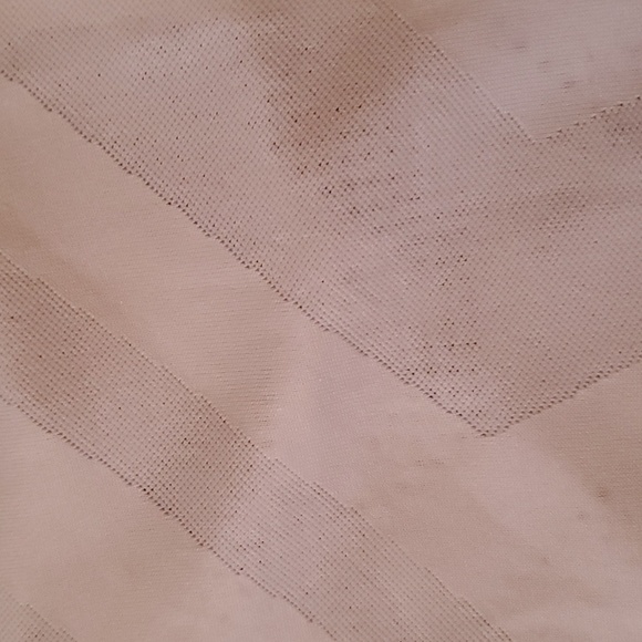 White Under Armor shirt - Picture 2 of 4